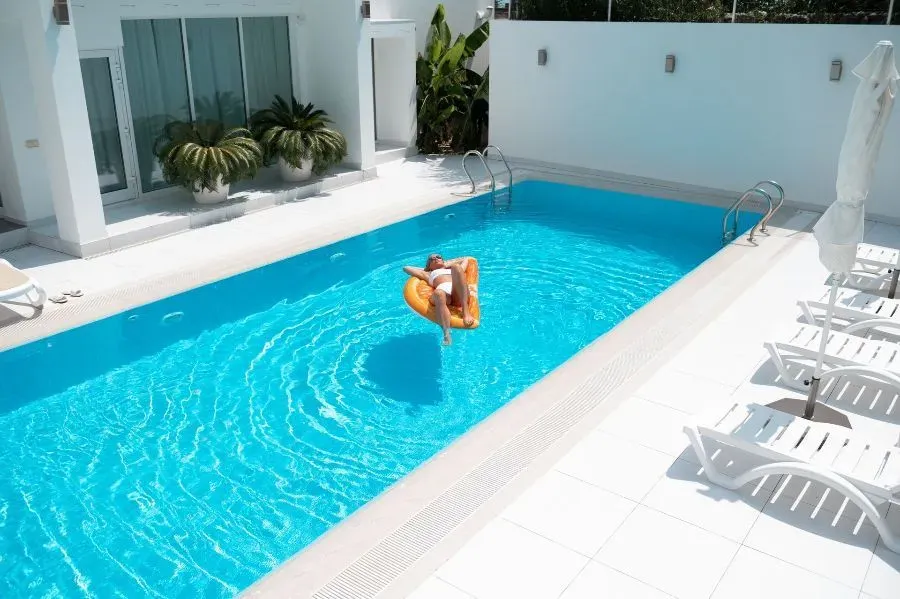piscine avec terrasse (2)